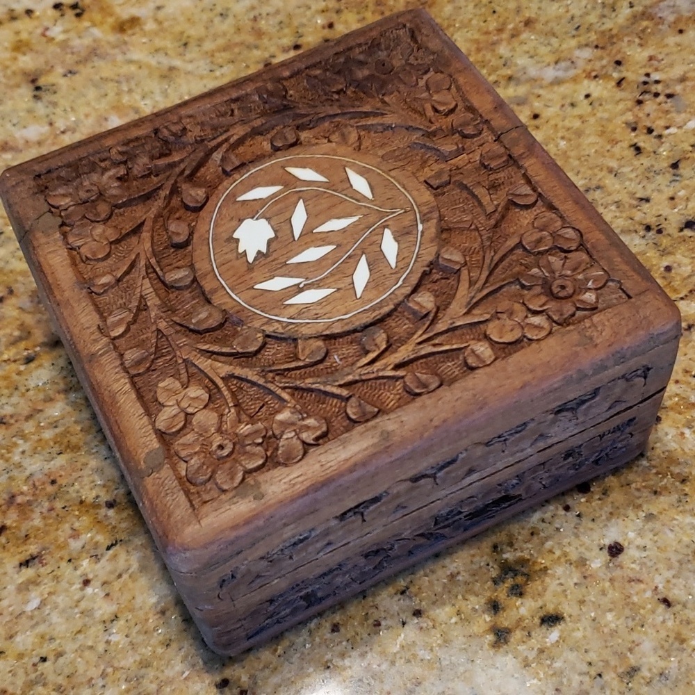 Carved Sheesham Wood Leaf Floral Inlay India Square Hinged Keepsake Trinket Box